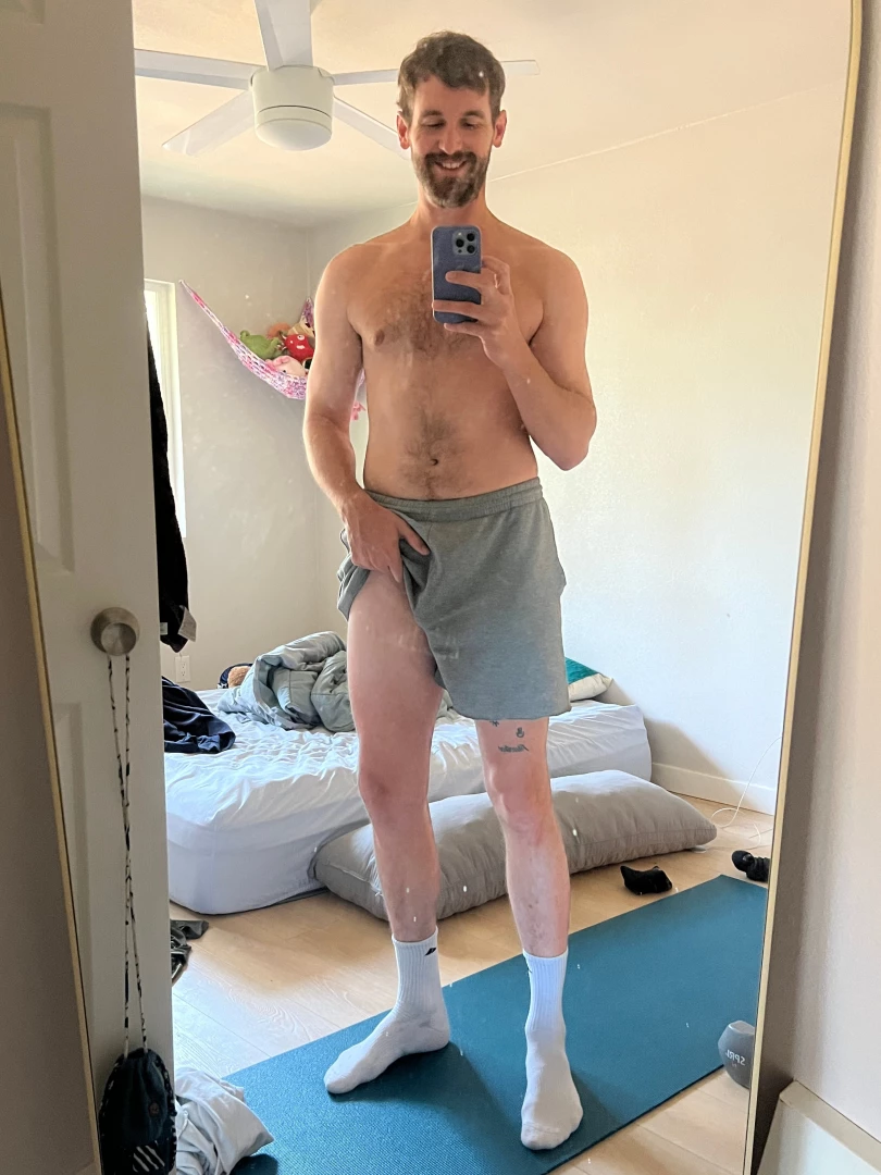 Here s a dirty mirror pic to get your day started 