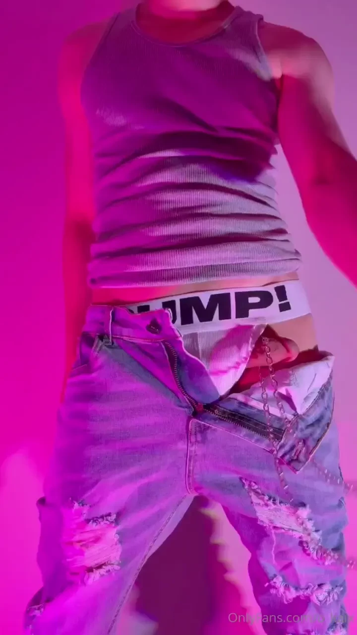 I hope you re ready to get horny and be teased let me strip for you 