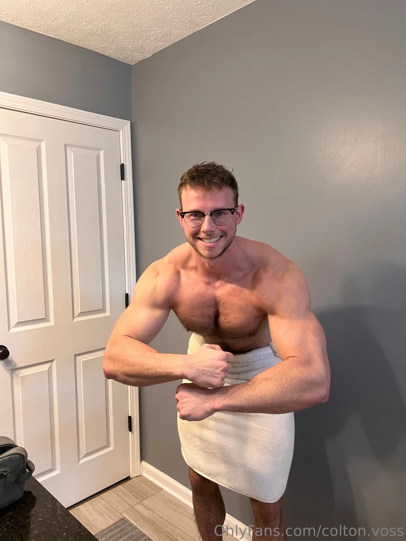 Message me if you want to see what s underneath my towel 