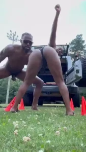 Yoooo thequeencleopatra is funny as fuck you gotta love her she