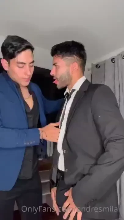 Habibi why you make me soooo hot do you wanna see the three part send 