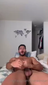 Mi amigo me la estaba chupando tan rico que bote grandes chorros de