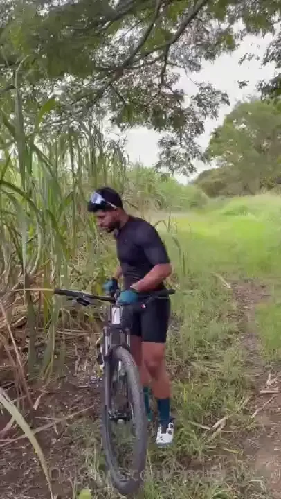 Estaba entrenando y no aguante las ganas i was training and i couldn t 