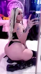 All this ass and no one to actually fuck it