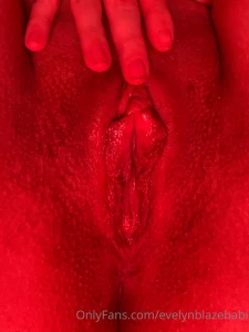 I love how pretty my pussy is now after i gave bitch my pusey has