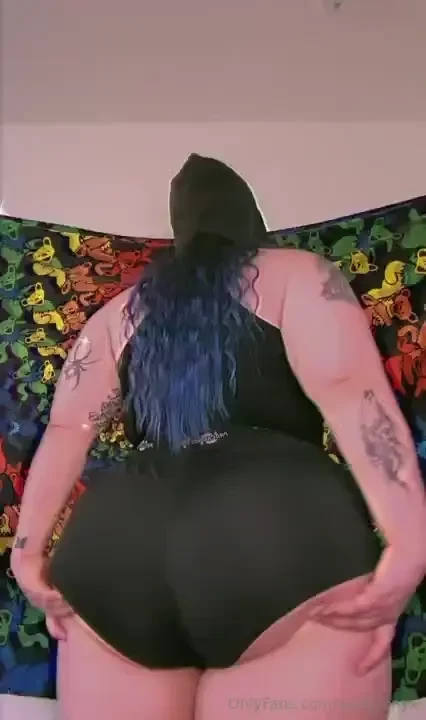 It s my birthday amp halloween month lets fucking goooooooooooo 