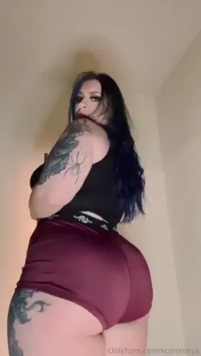 Just some daily ass jiggling to get your day started 