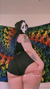 The mask stays on ignore my leg scratches part 3