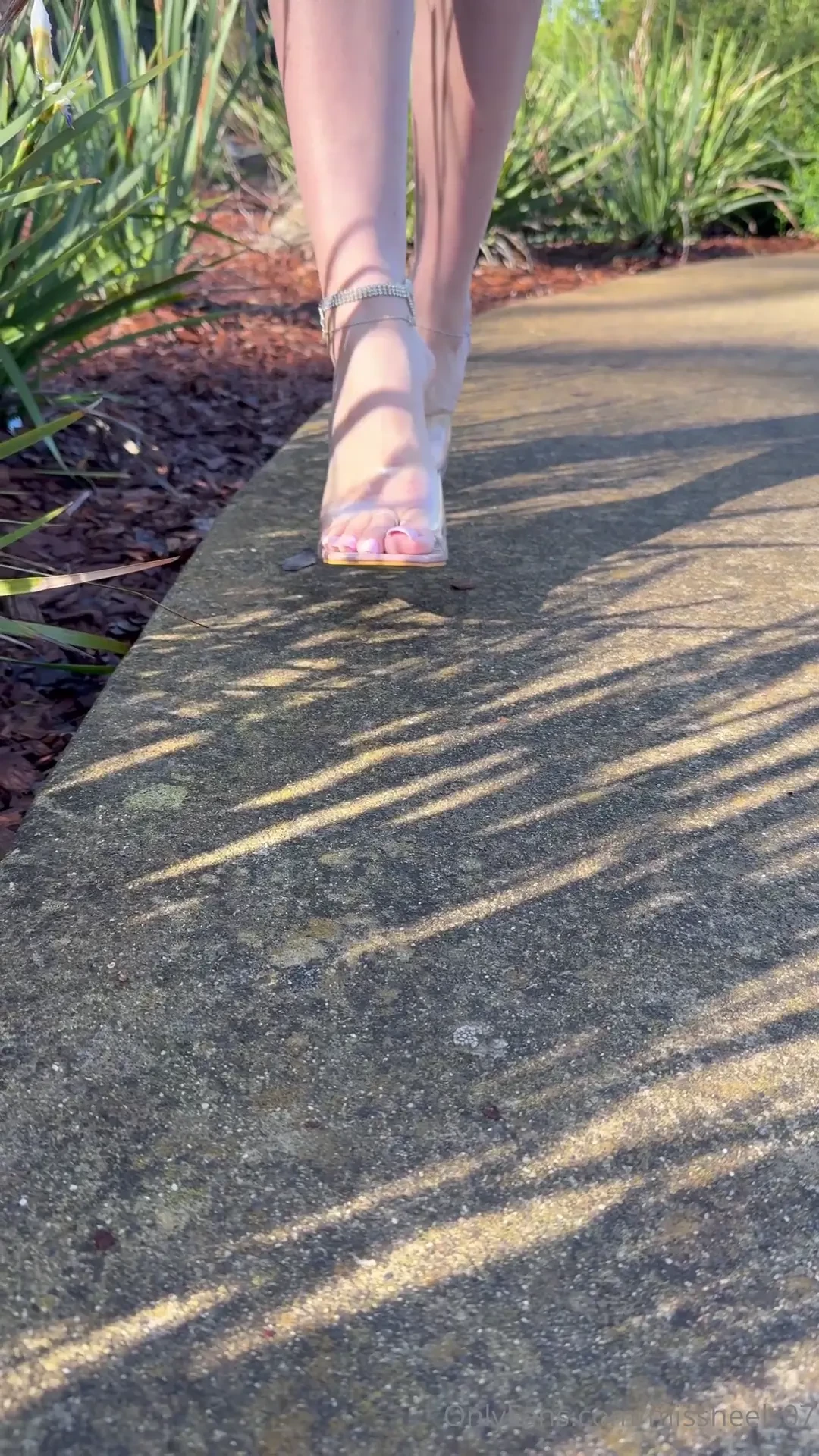 Do you like transparent heels too 