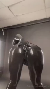 My first time ever in full latex keep watching to see me expose my