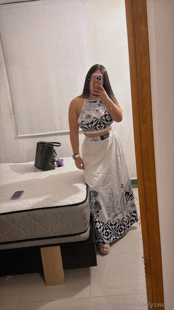 Do you think this dress looks very nice on me honey 