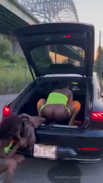 Riding amp sucking dick under the memphis bridge with my bestie 