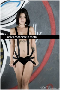 Elen suicide girl - preview -