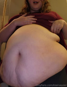 Soooo grateful for my little midnight feeding hehe can you guess what part 1