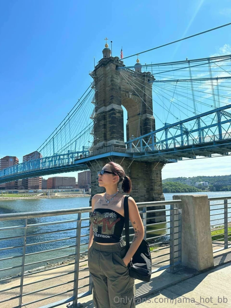 Hello how do you like my style today or do you like less closed and 