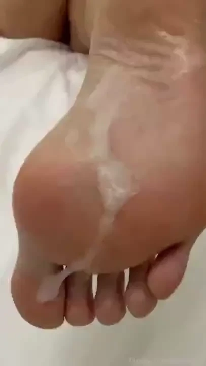 Your cum look so sexy on my feet you miss my natural toenails 