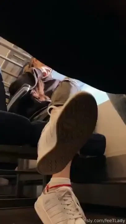 You don t deserve to be on the same level with me only under my feet 