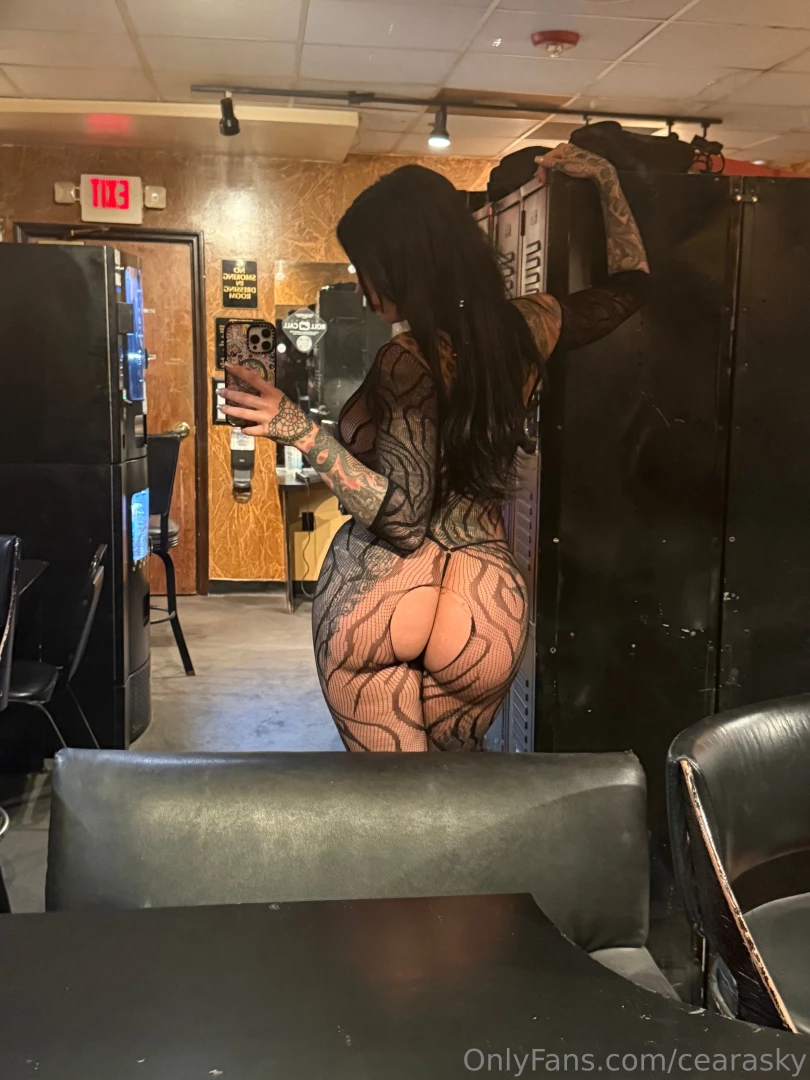 Who wants to eat this cake 