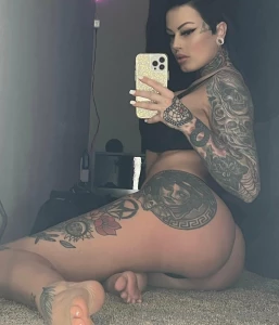 Ass too fat can t fit in no jeans