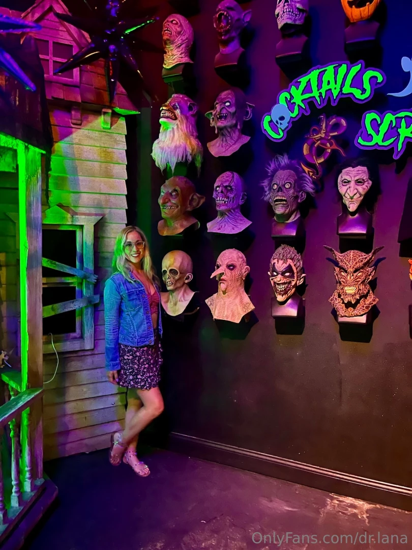 Halloween is my favorite holiday so it was so fun to go to a halloween part 2 