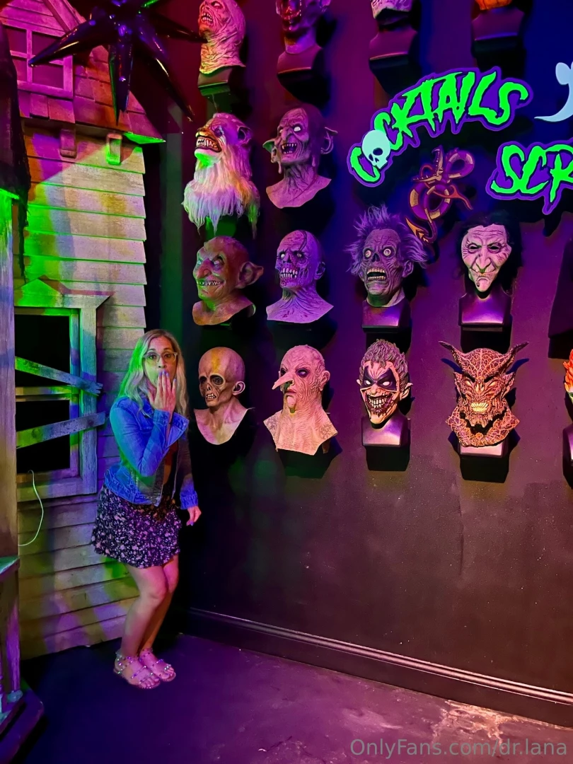 Halloween is my favorite holiday so it was so fun to go to a halloween 