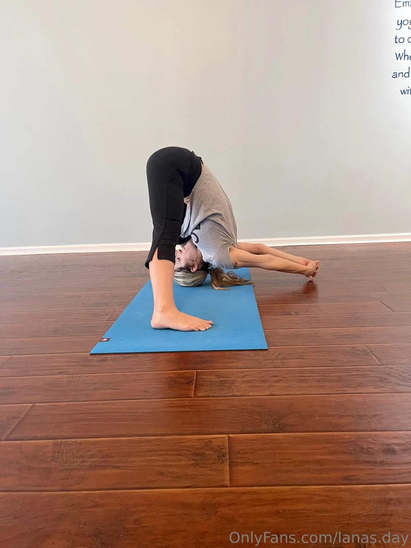 Starting the weekend off with some yoga make sure to carve out time 