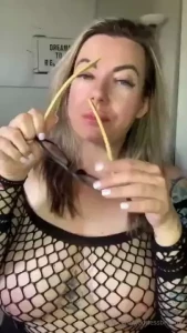 My reaction to anything under 7inches i am online doing private live