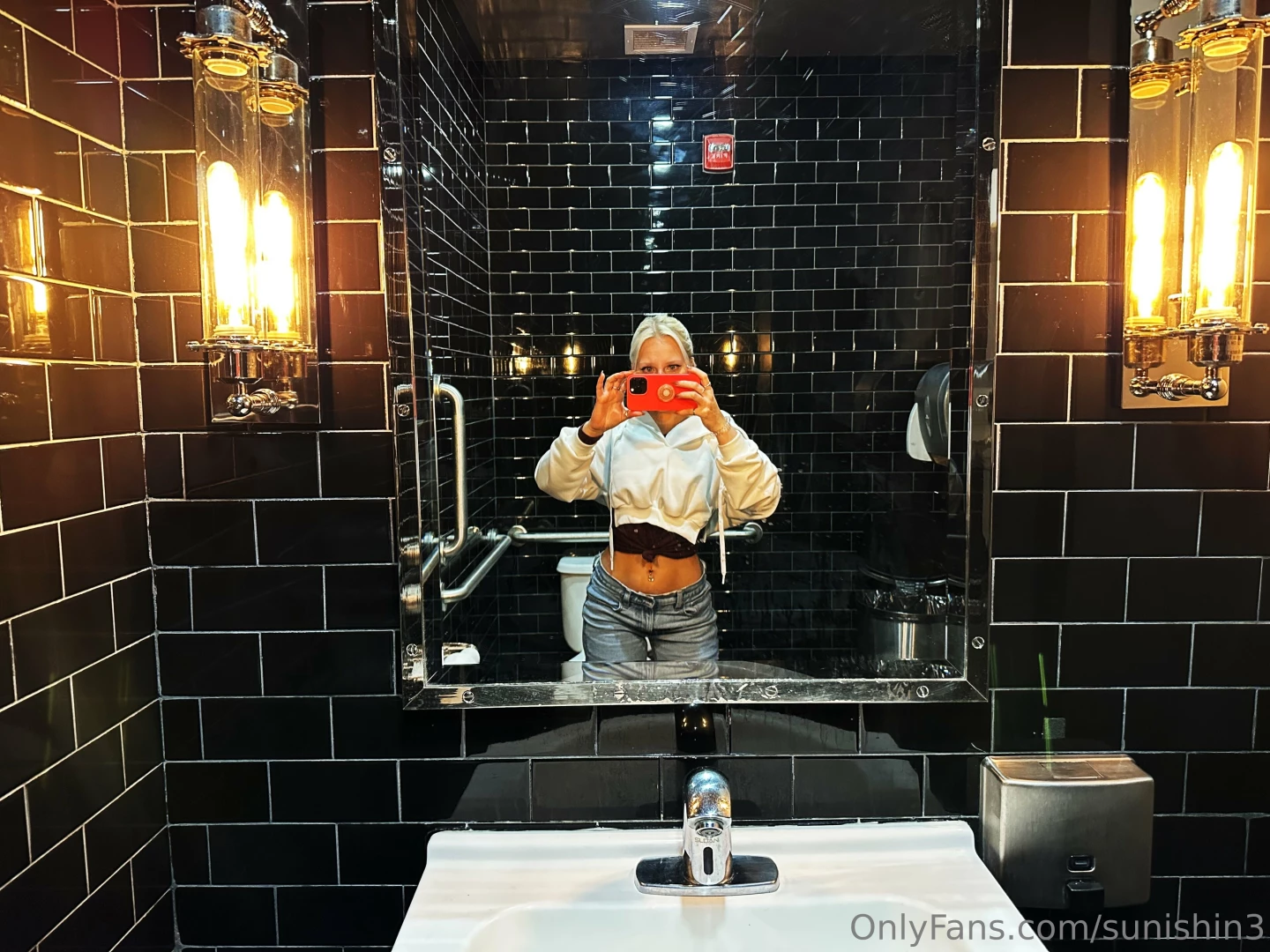 It s moon me monday swipe left to see how full the is tonight part 1 