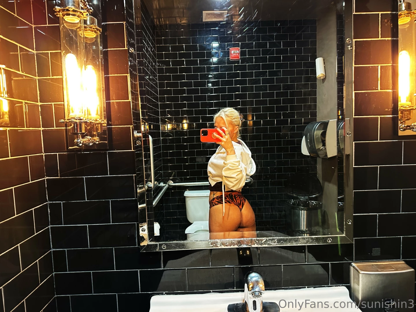 It s moon me monday swipe left to see how full the is tonight 