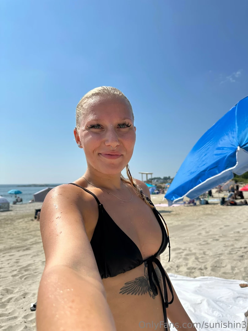 I m my suni-est the beach 