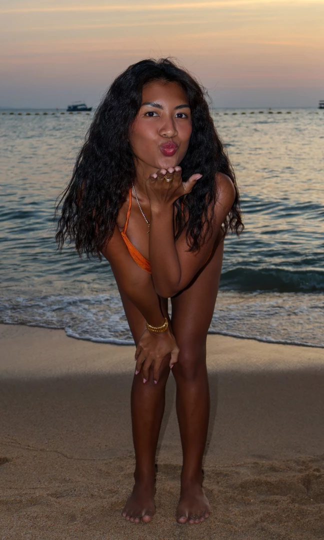 Kisses for you babe would you kiss me back 