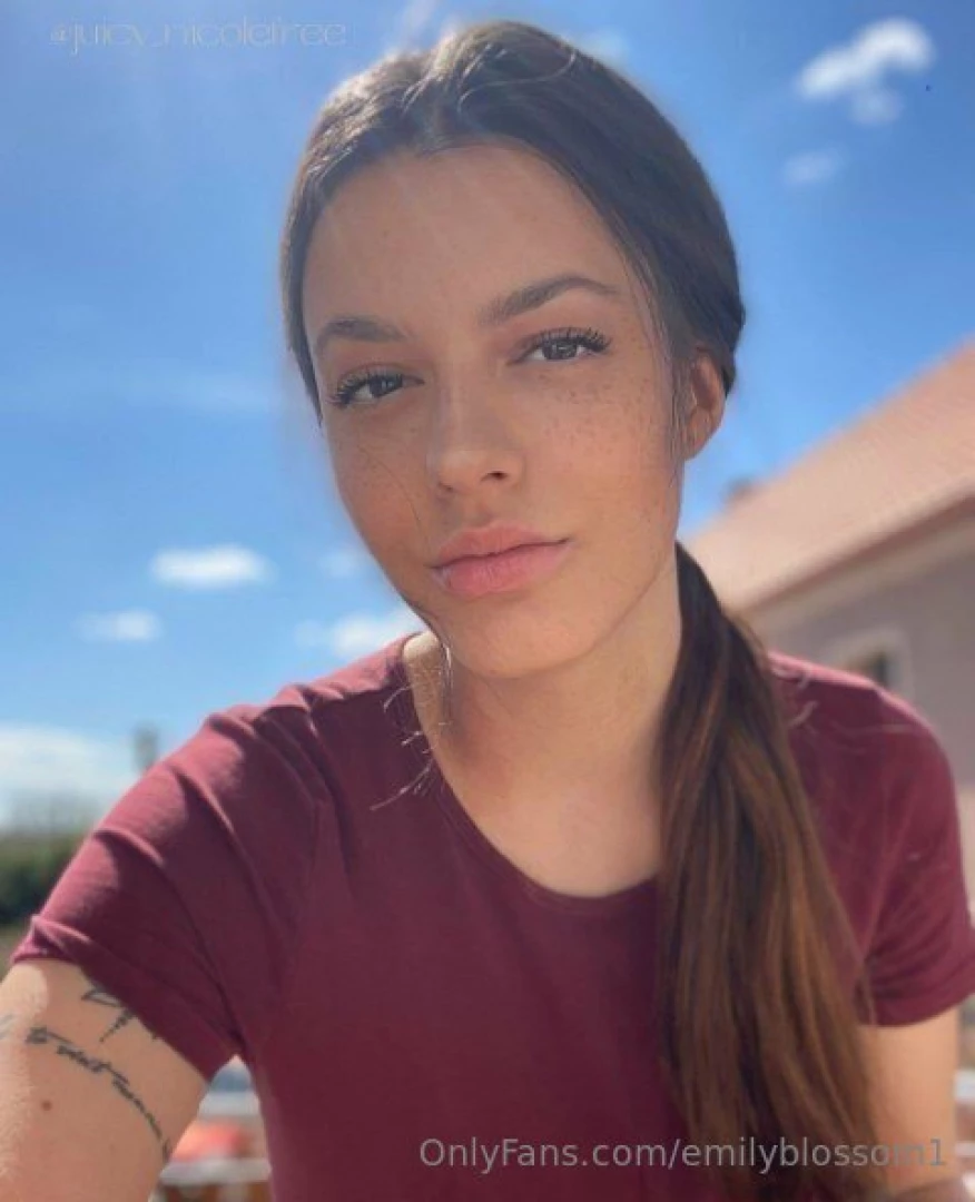 Sweet and funny but with a tight pussy to die for juicy_nicolefree part 305 