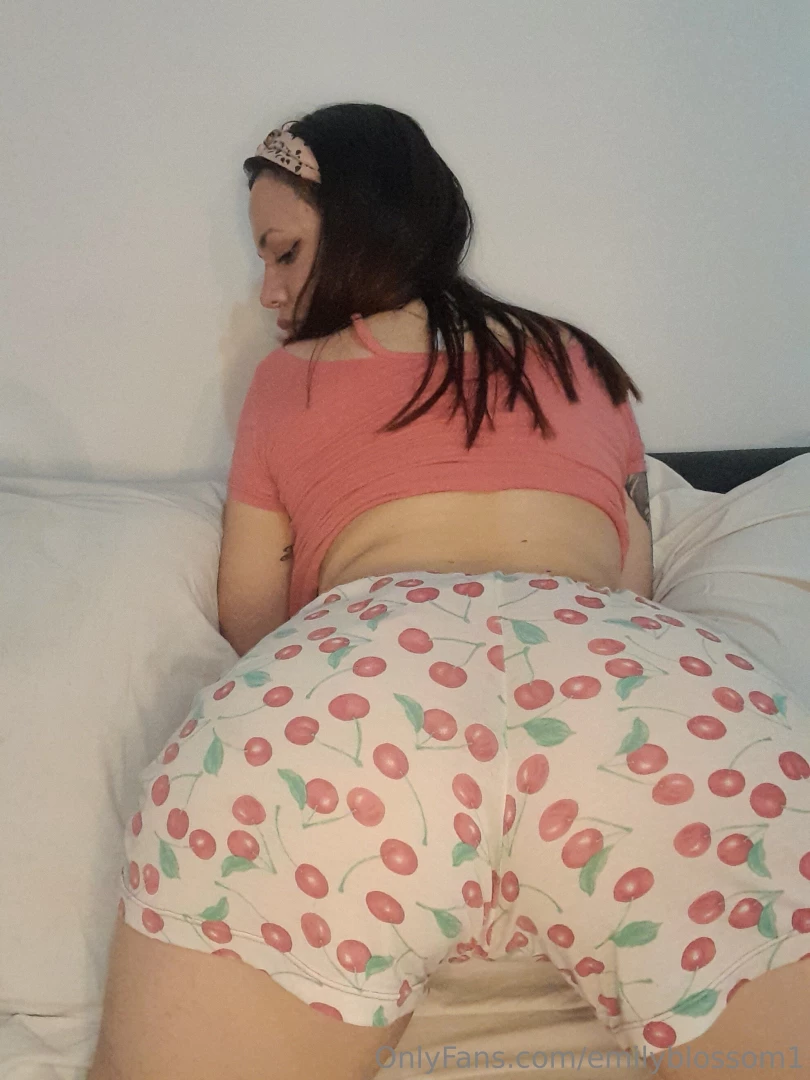 Would you like to take off my pants and see my juicy pussy send me a 