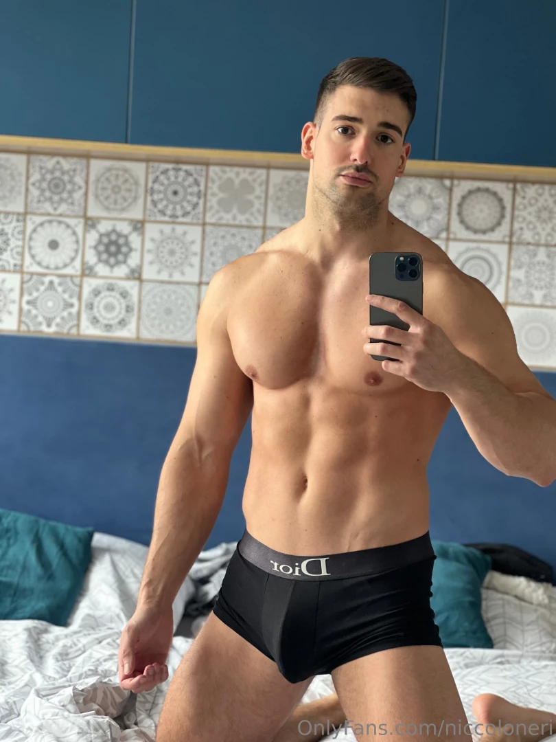 Look me in the eyes dont look at my big bulge 