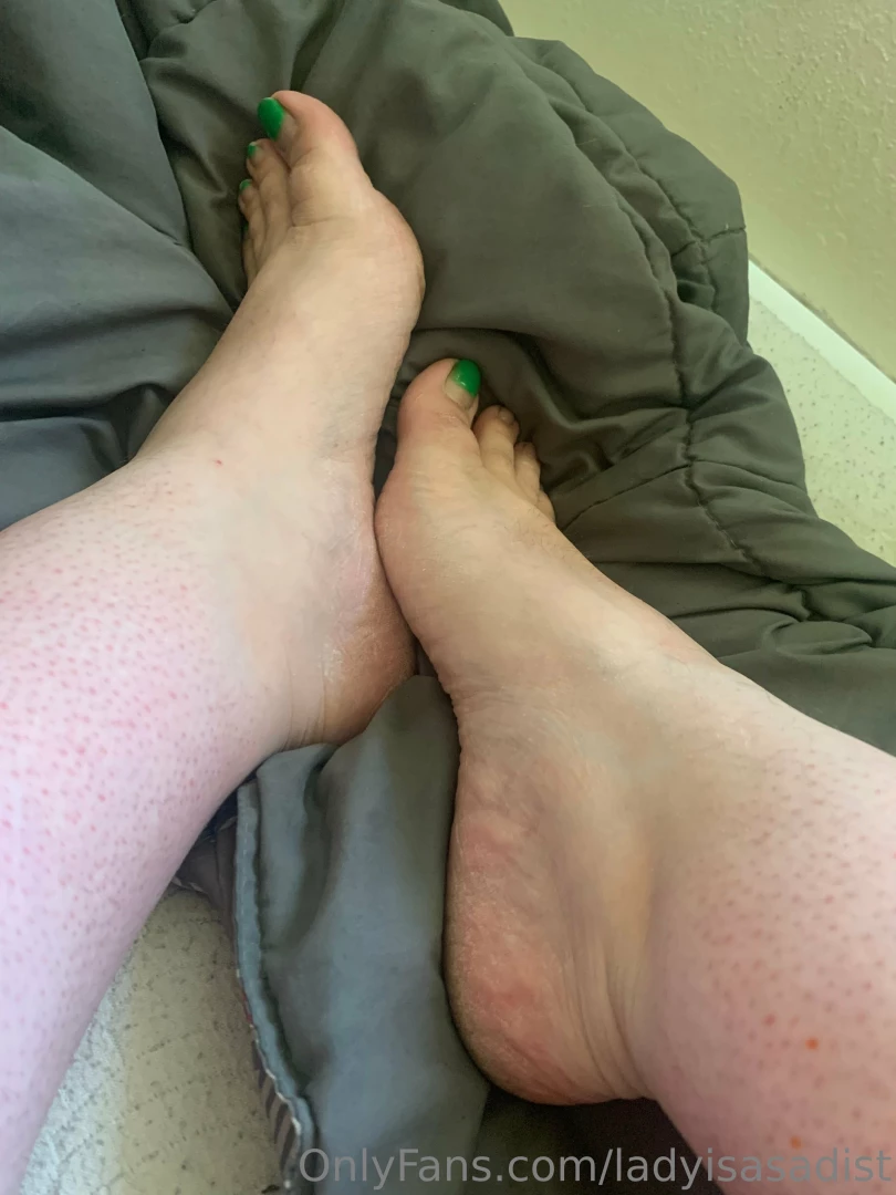 Imagine how hard you would get if i put my feet on your face 