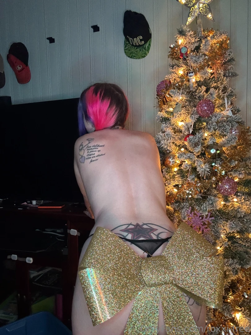 Wrapped myself up like a present amp decorated my tree posting this 