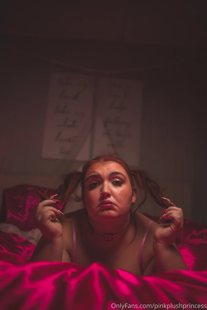 I m in the mood to have my ponytails pulled on please 