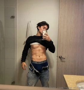 A quickie in the bathroom part 1