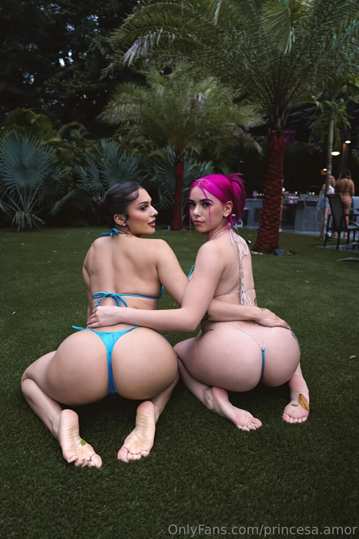 Me amp my friend were so horny that we started playing with each other 