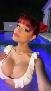 Would you want to jack off to mommy in the jaccuzi