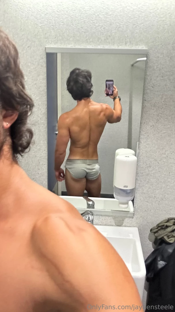 Who wants to see me do a caged workout 