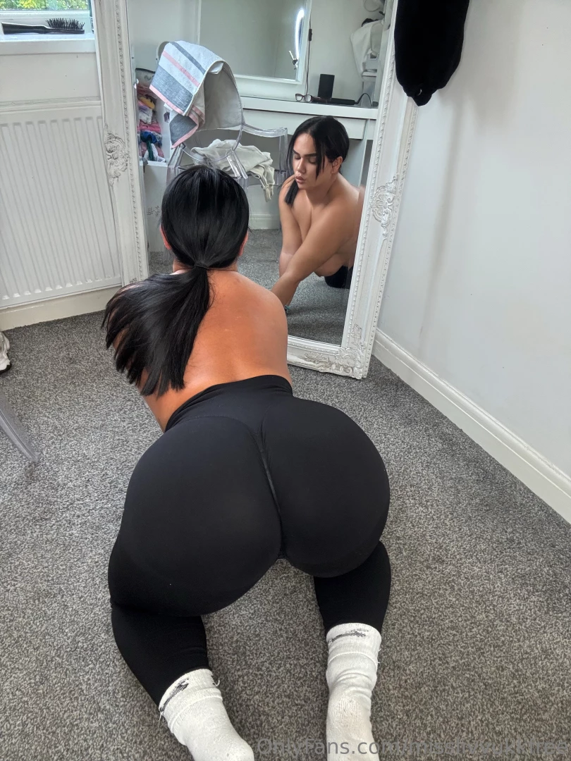 You know you want to see the naked version head over to misslivvukk to 