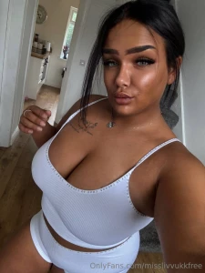 Glowy tanned vibes