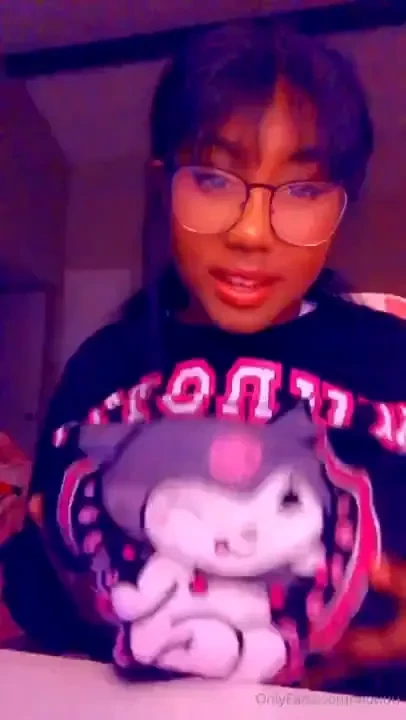 Jerk off to me just alittle somthing while y all wait 