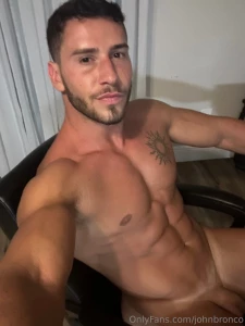 I m staying up late so hit me up to chat