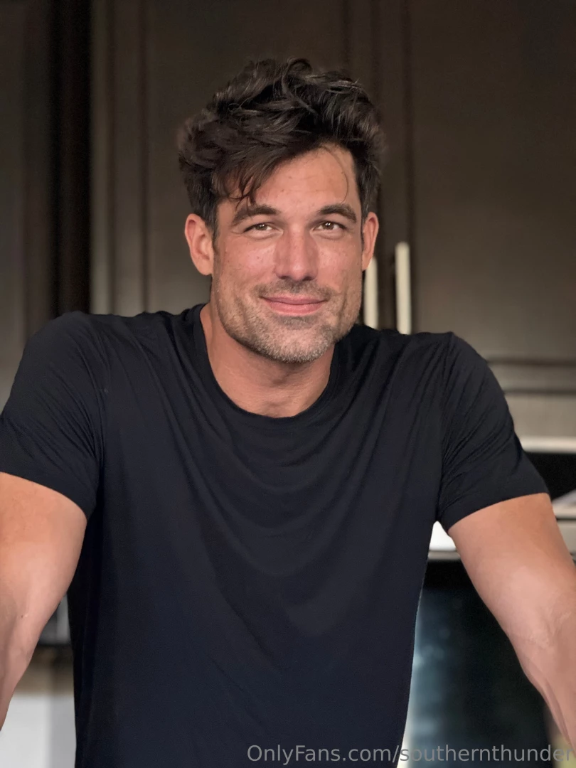 Wanna run your fingers through my hair 