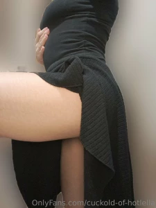 La milf hotlella con vestitini e gonne mostrando cosa porta sotto o