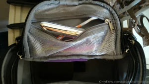 La hotlella alle prese con alcuni giocattolini quanto si diverte nel part 1