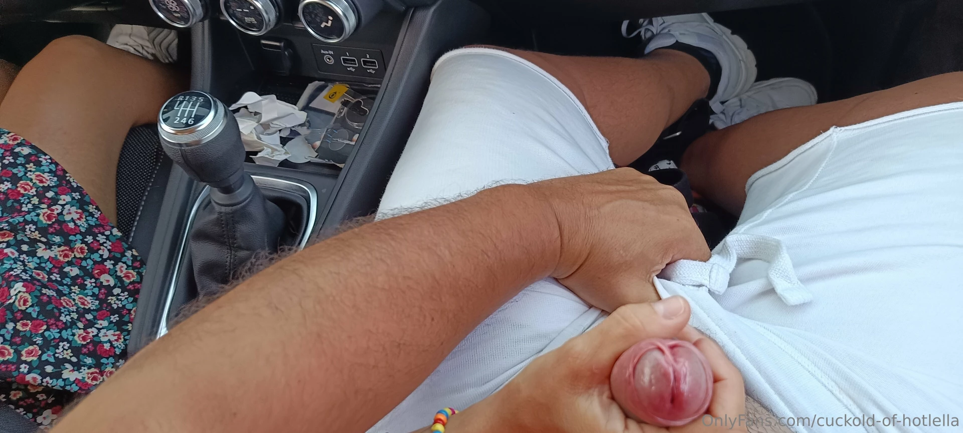 Anche quando si sta in macchina la mia meravigliosa e vogliosa moglie 