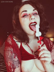 Want to see what i do behind closed doors subscribe to leahvonnoire part 1